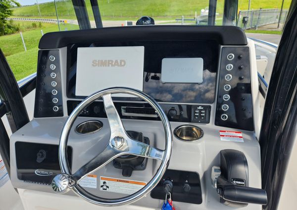 Robalo R230 Center Console image