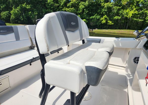 Robalo R230 Center Console image