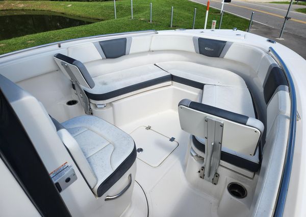 Robalo R230 Center Console image