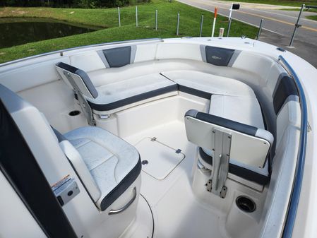 Robalo R230 Center Console image