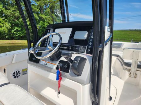 Robalo R230 Center Console image