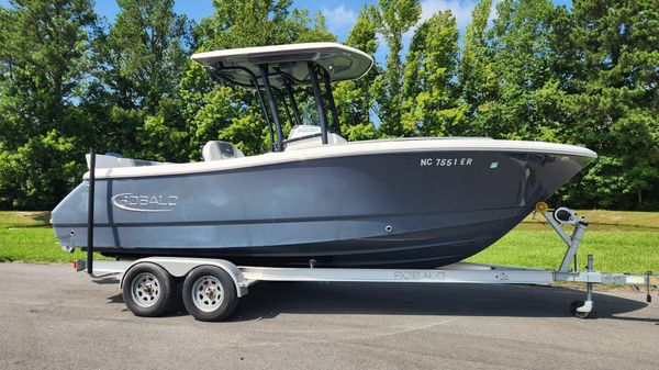 Robalo R230 Center Console 