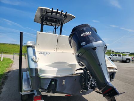 Robalo R230 Center Console image