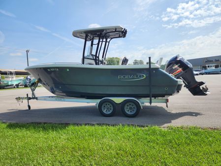 Robalo R230 Center Console image