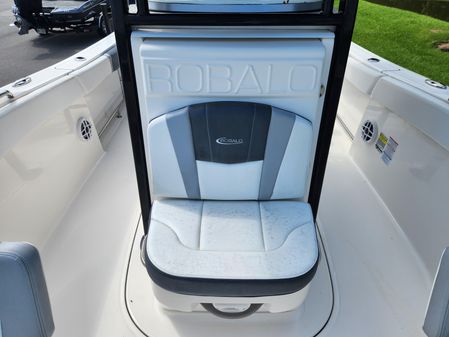 Robalo R230 Center Console image