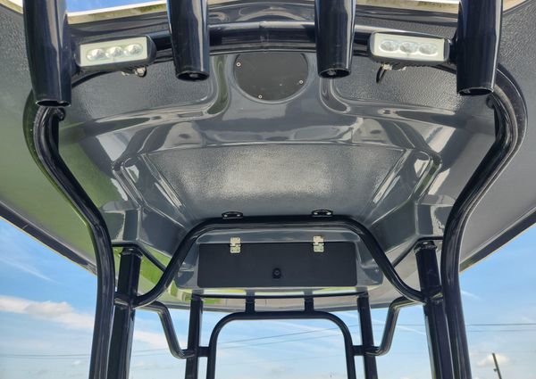 Robalo R230 Center Console image