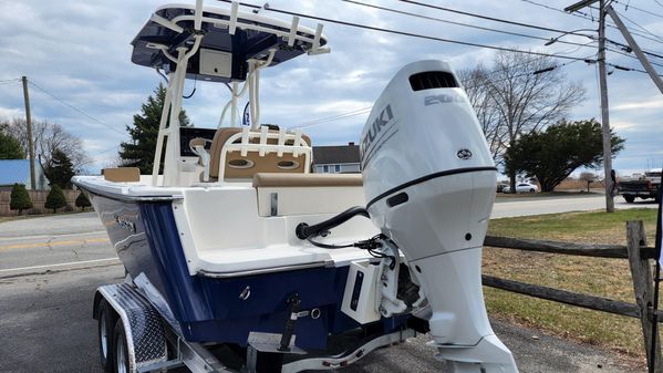 Sea Born LX22 Center Console image