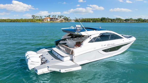 Cruisers Yachts 42 GLS Outboard
