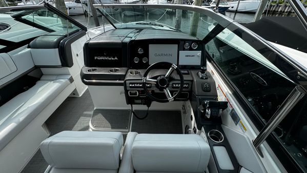 Formula 330 Crossover Bowrider I/O image