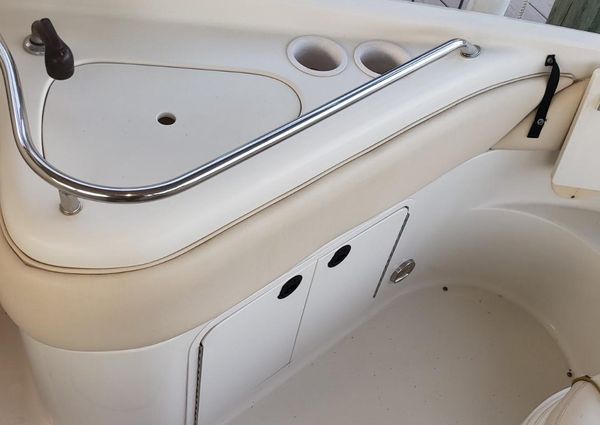 Sea Ray 240 Sundeck image