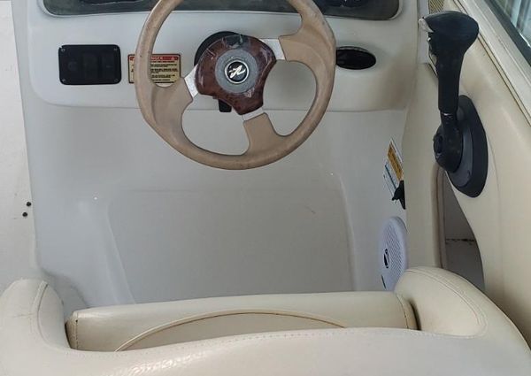 Sea Ray 240 Sundeck image