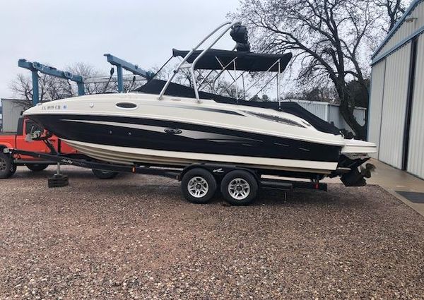 Sea Ray 260 Sun Deck image