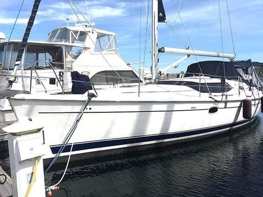 Hunter 45 Deck Salon - main image
