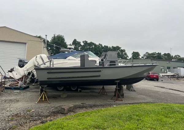 Boston Whaler 25 guardian image