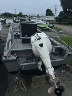 Boston Whaler 25 guardian image