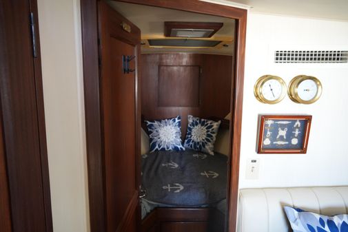 Hatteras 36 Sedan image