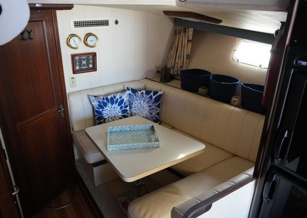 Hatteras 36 Sedan image