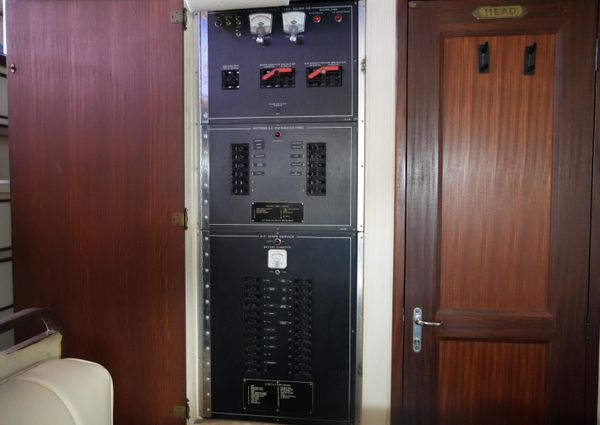 Hatteras 36 Sedan image