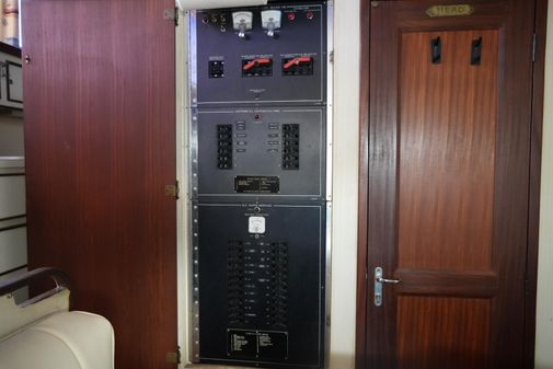 Hatteras 36 Sedan image