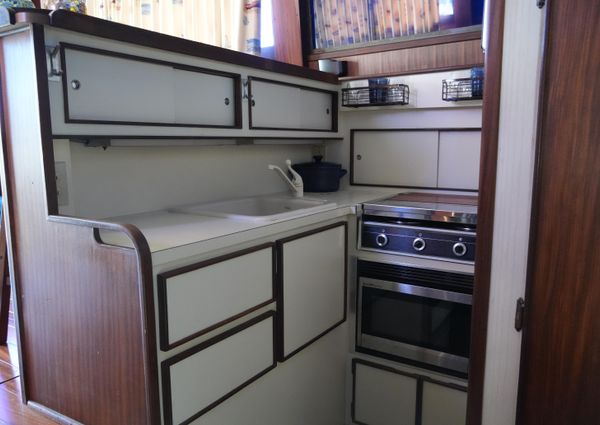 Hatteras 36 Sedan image