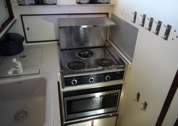 Hatteras 36 Sedan image