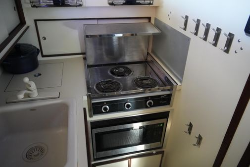 Hatteras 36 Sedan image