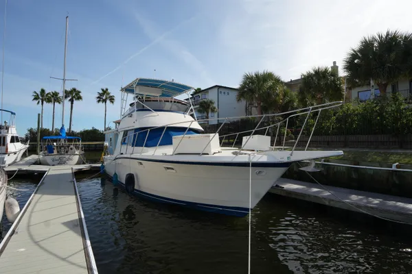 Hatteras 36-CONVERTIBLE image