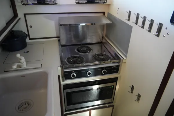 Hatteras 36-CONVERTIBLE image