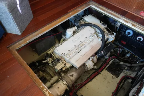 Hatteras 36 Convertible image