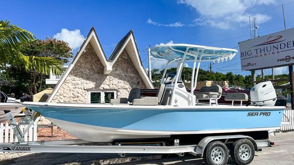 Sea Pro 228 DLX Bay Series