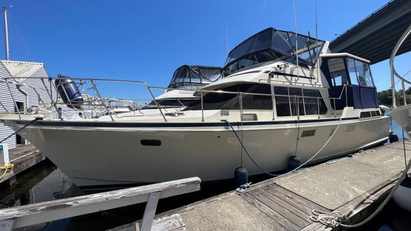 Tollycraft 44 Cockpit Motor Yacht