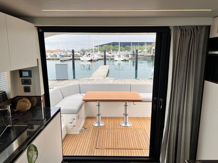 Prestige 460 Flybridge image