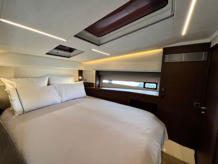 Prestige 460 Flybridge image