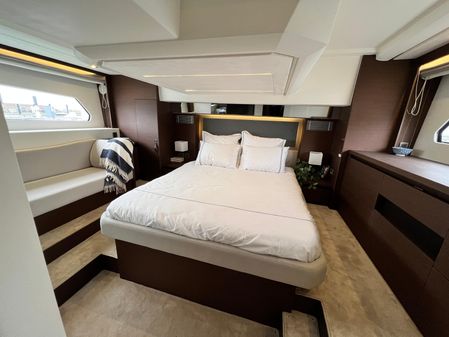 Prestige 460 Flybridge image