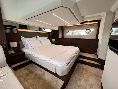 Prestige 460 Flybridge image