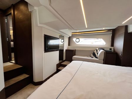 Prestige 460 Flybridge image