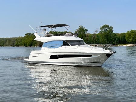 Prestige 460 Flybridge image