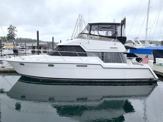 Carver 370 Flybridge Sedan - main image