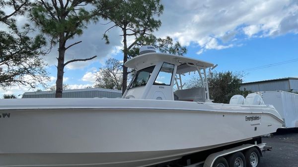 Everglades 325 Center Console
