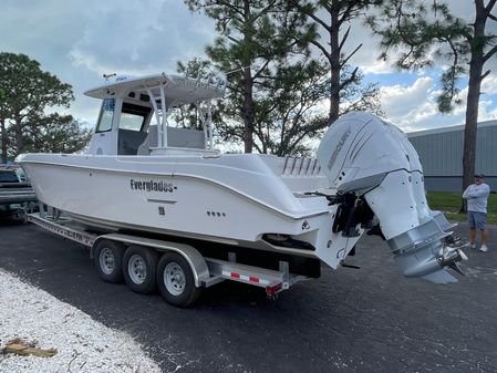 Everglades 325 Center Console image