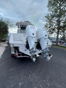 Everglades 325 Center Console image