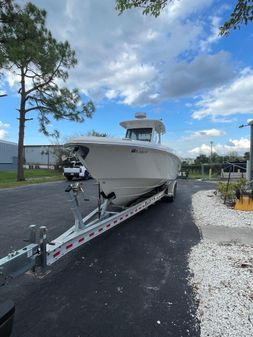 Everglades 325 Center Console image