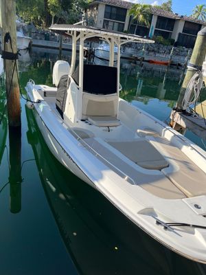 Boston Whaler 240 Dauntless - main image