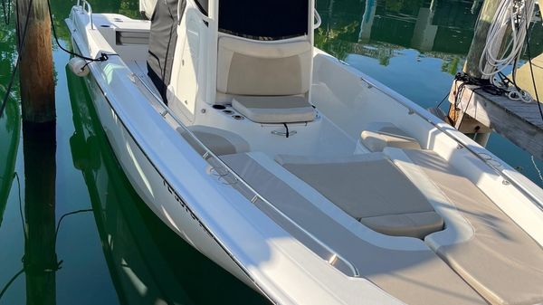 Boston Whaler 240 Dauntless
