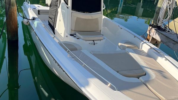 Boston Whaler 240 Dauntless 