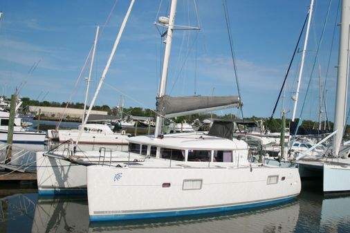 Lagoon 400 image
