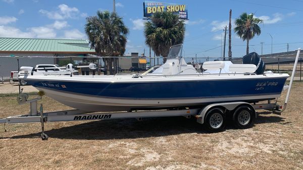 Sea Pro SV2400CC Bay Boat