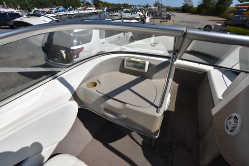 Bayliner 212-CAPRI image