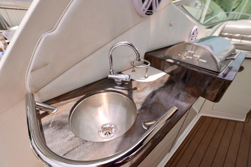 Sea Ray 330 Sundancer image