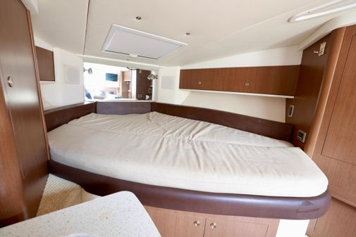 Sea Ray 330 Sundancer image